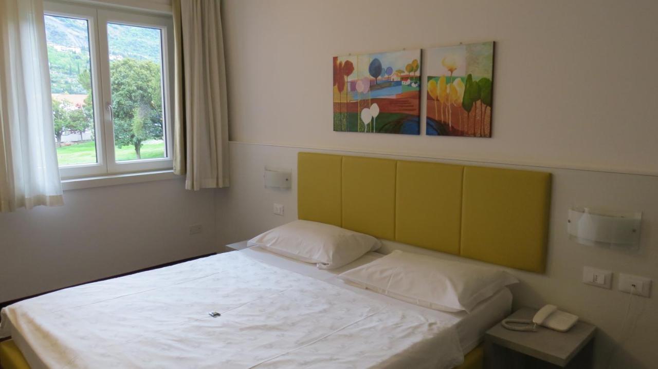 Hotel Villa Claudia Торболе Экстерьер фото