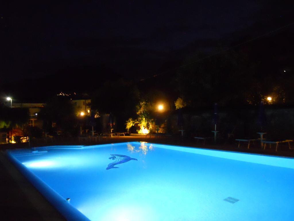 Hotel Villa Claudia Торболе Экстерьер фото