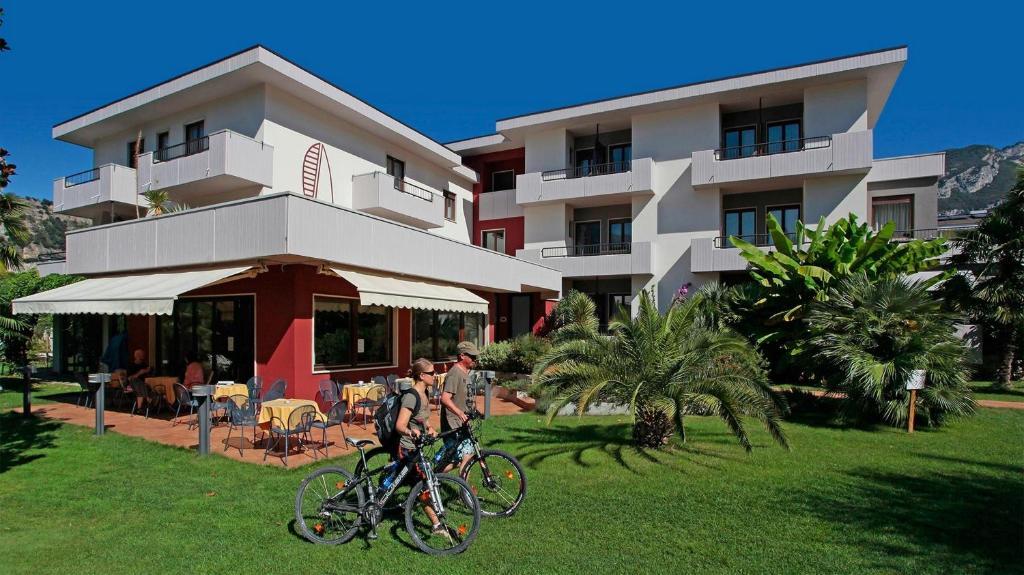 Hotel Villa Claudia Торболе Экстерьер фото
