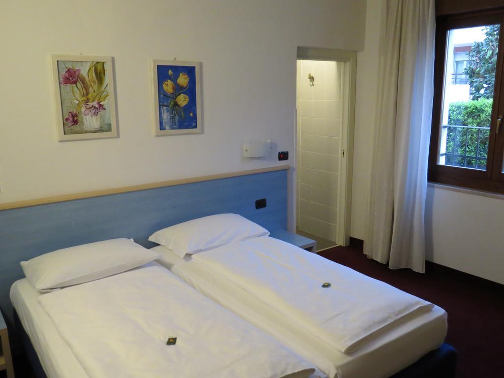 Hotel Villa Claudia Торболе Экстерьер фото