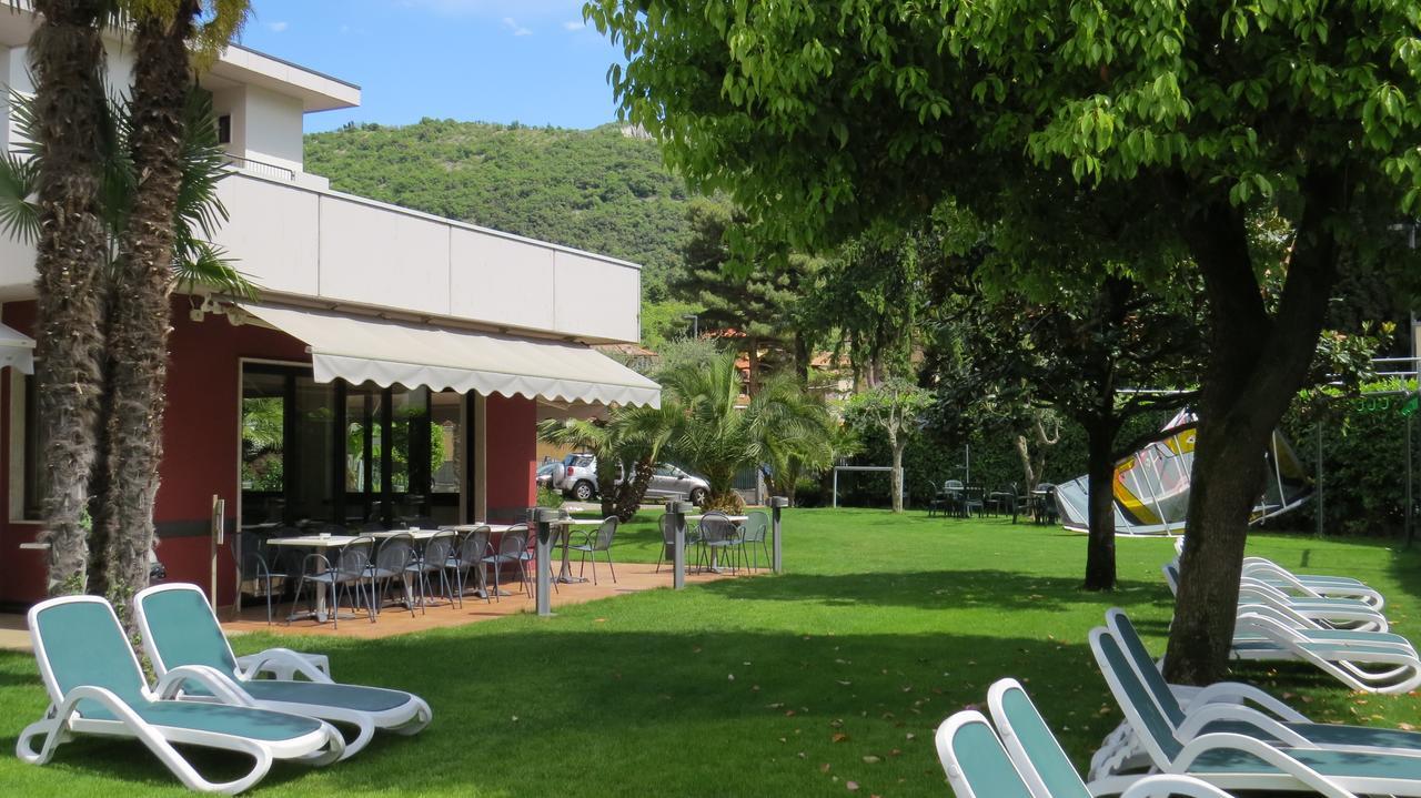 Hotel Villa Claudia Торболе Экстерьер фото