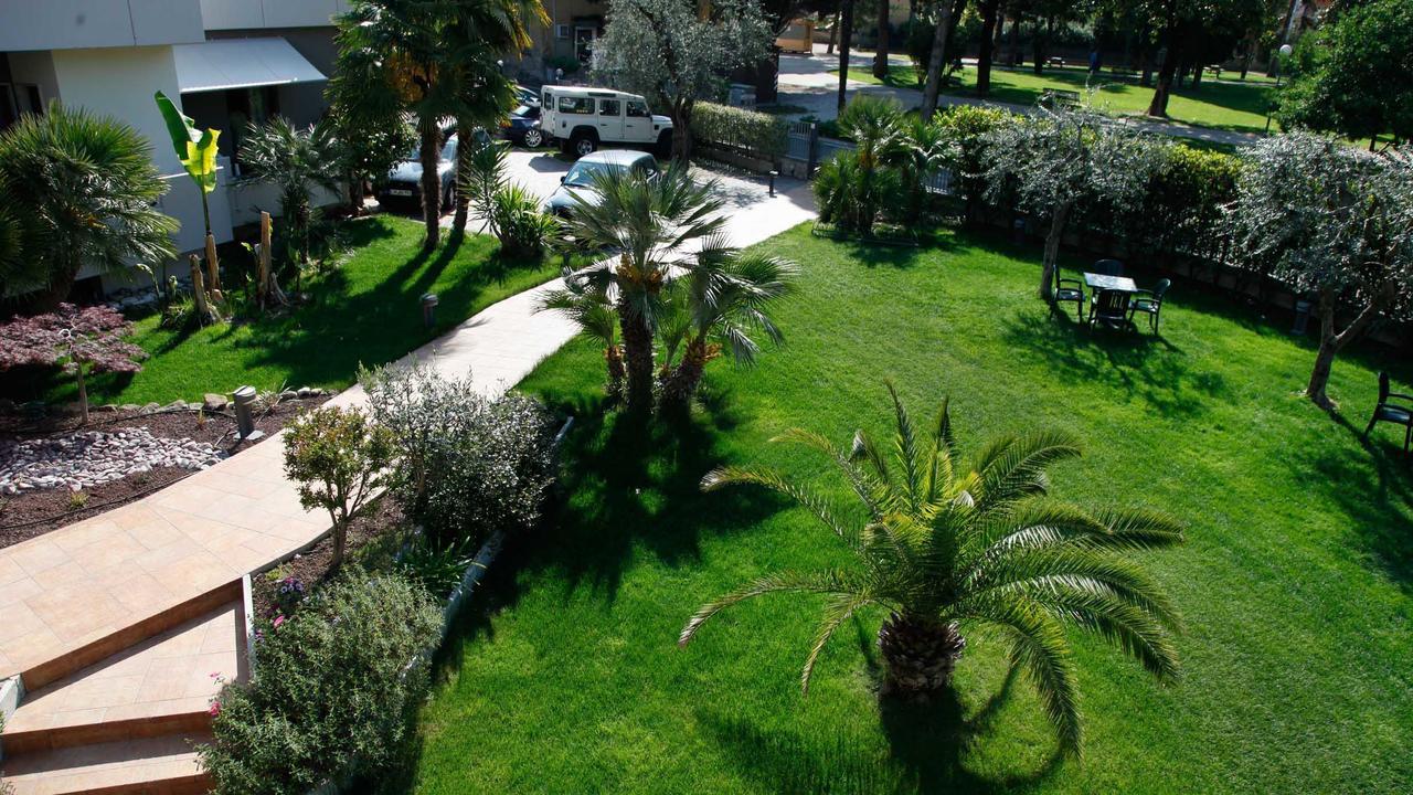 Hotel Villa Claudia Торболе Экстерьер фото